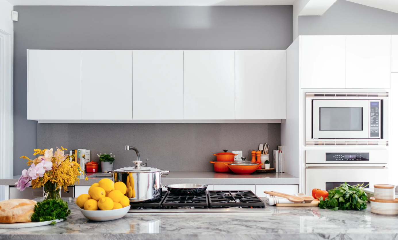 An Ultra-Modern Kitchen – High Gloss Kitchen Doors