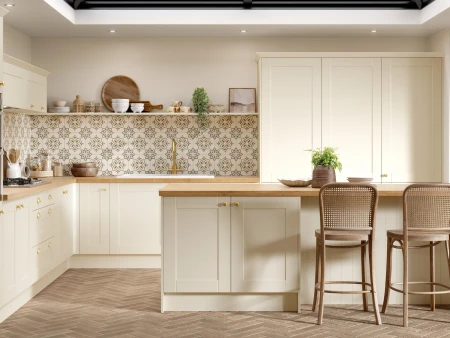 Kitchen after - Shaker cream