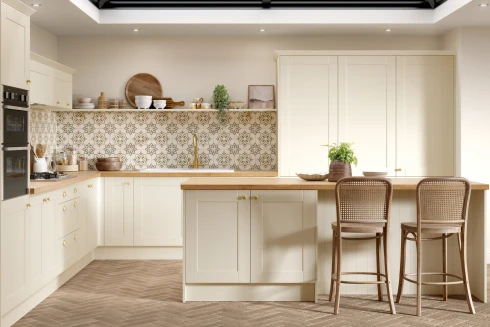 Kitchen after - Shaker cream