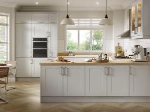 Kitchen with Classic Shaker Light Grey Wood Grain doors